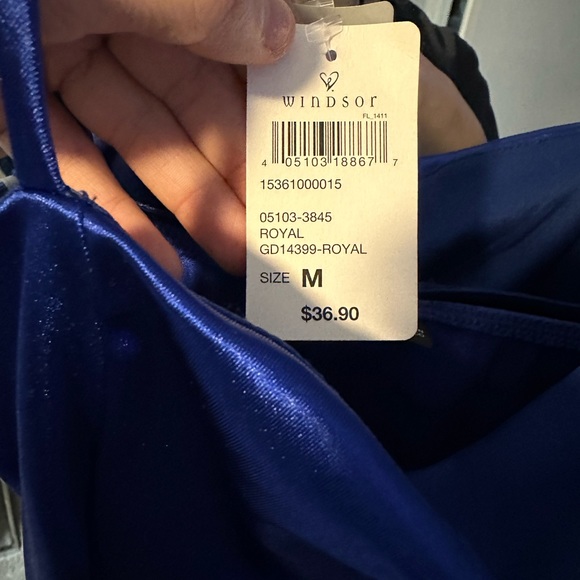 Formal dress - Picture 2 of 2